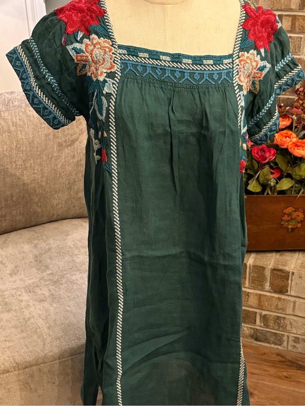Johnny Was Workshop Green Floral Embroidered Dress
0423